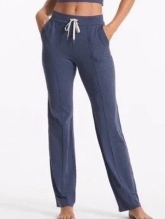 Vuori Pants - Vuori Navy Halo Wide Leg Pant Short